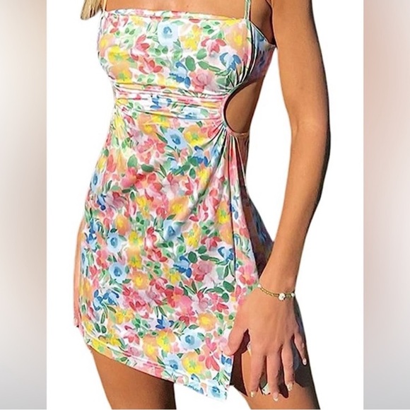 Beginning Boutique Floral Jenna Cut Out Dress - Picture 3 of 4